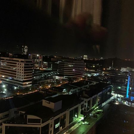 Sky Suite Top Floor With Rooftop Pool & Gym Kota Kinabalu Dış mekan fotoğraf